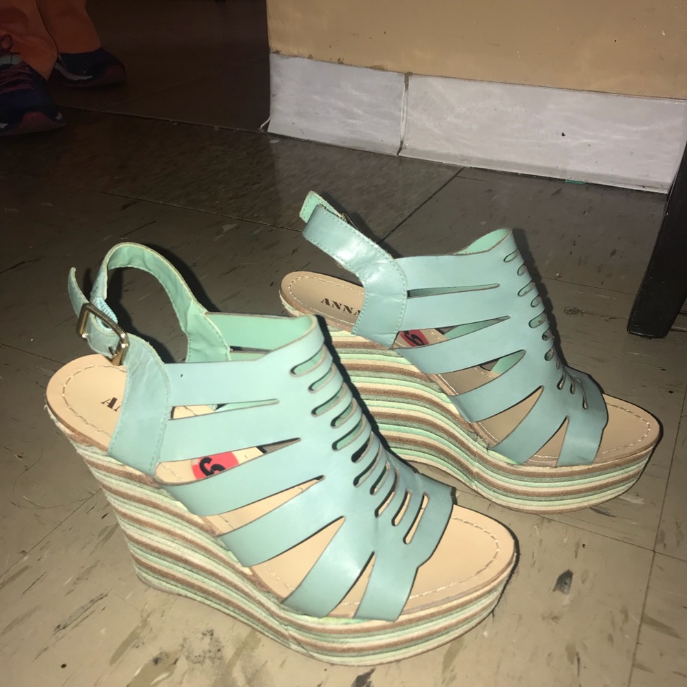 Ana Luz Wedges